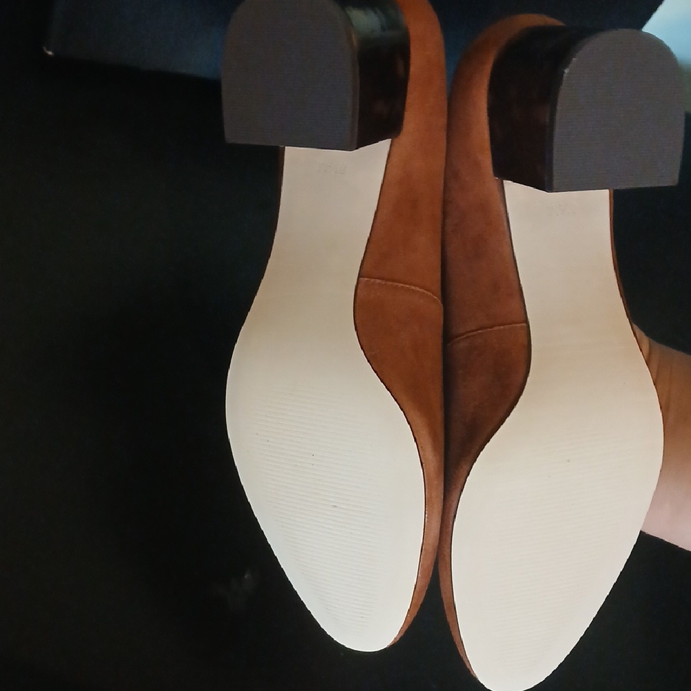 Talbots Women's Tan Suede Heels - Picture 6 of 6